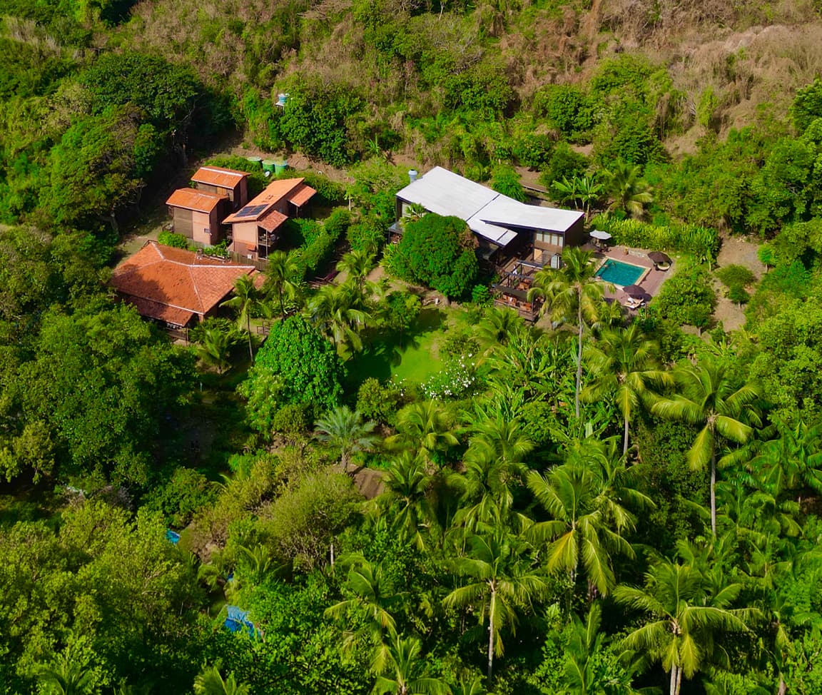 Vista aérea de Pousada Do Vale rodeada por el bosque del Jardim Elizabeth en Fernando de Noronha