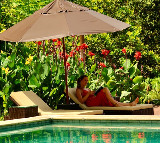 Jardín de la posada en Fernando de Noronha