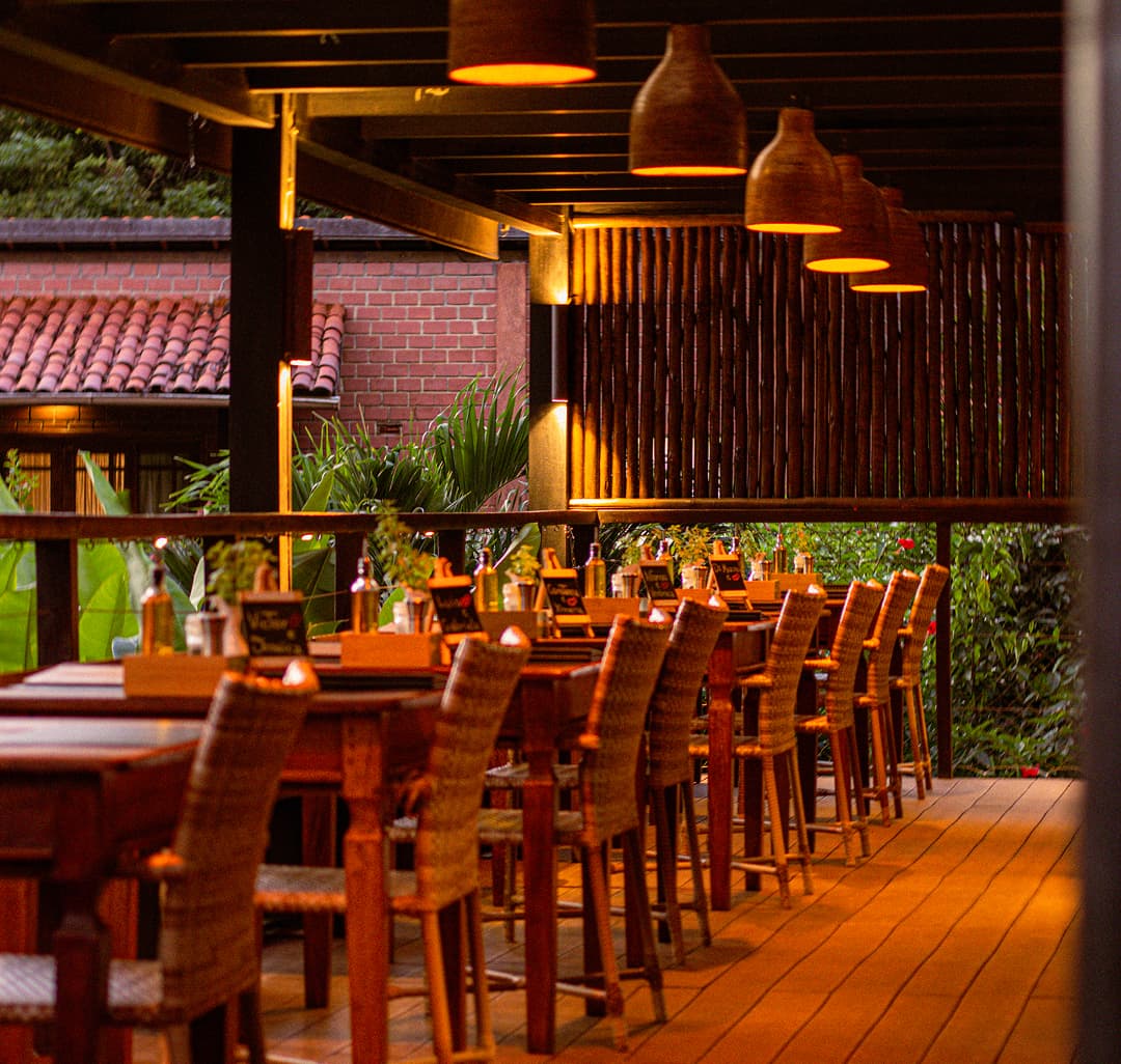 Jantar romântico ao ar livre no Restaurante do Vale, Fernando de Noronha